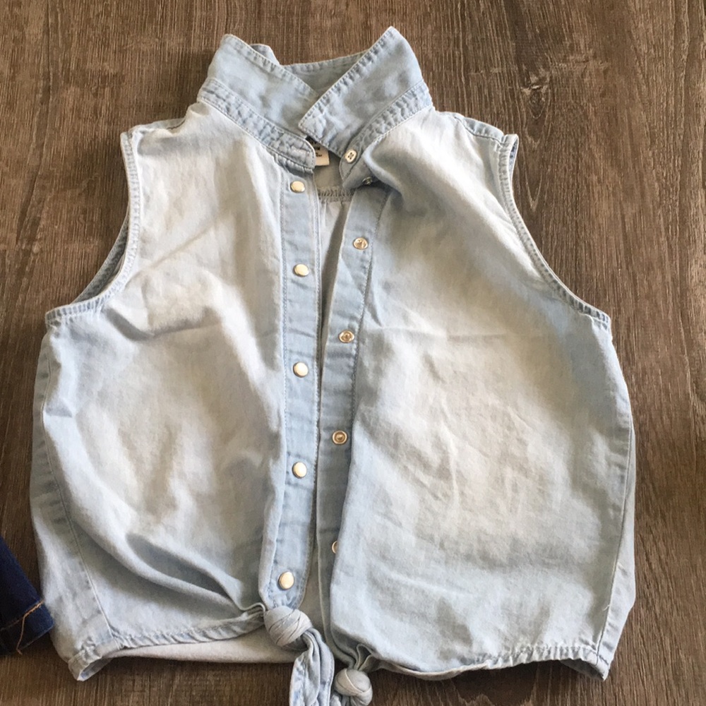A tied up buttons up shirt